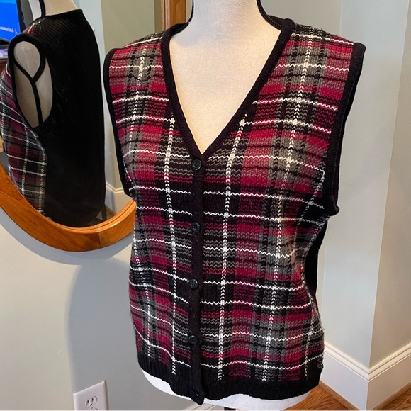Cabin Creek Sweater Vest Women’s Medium Black White and Fuchsia Pattern - Picture 1 of 5